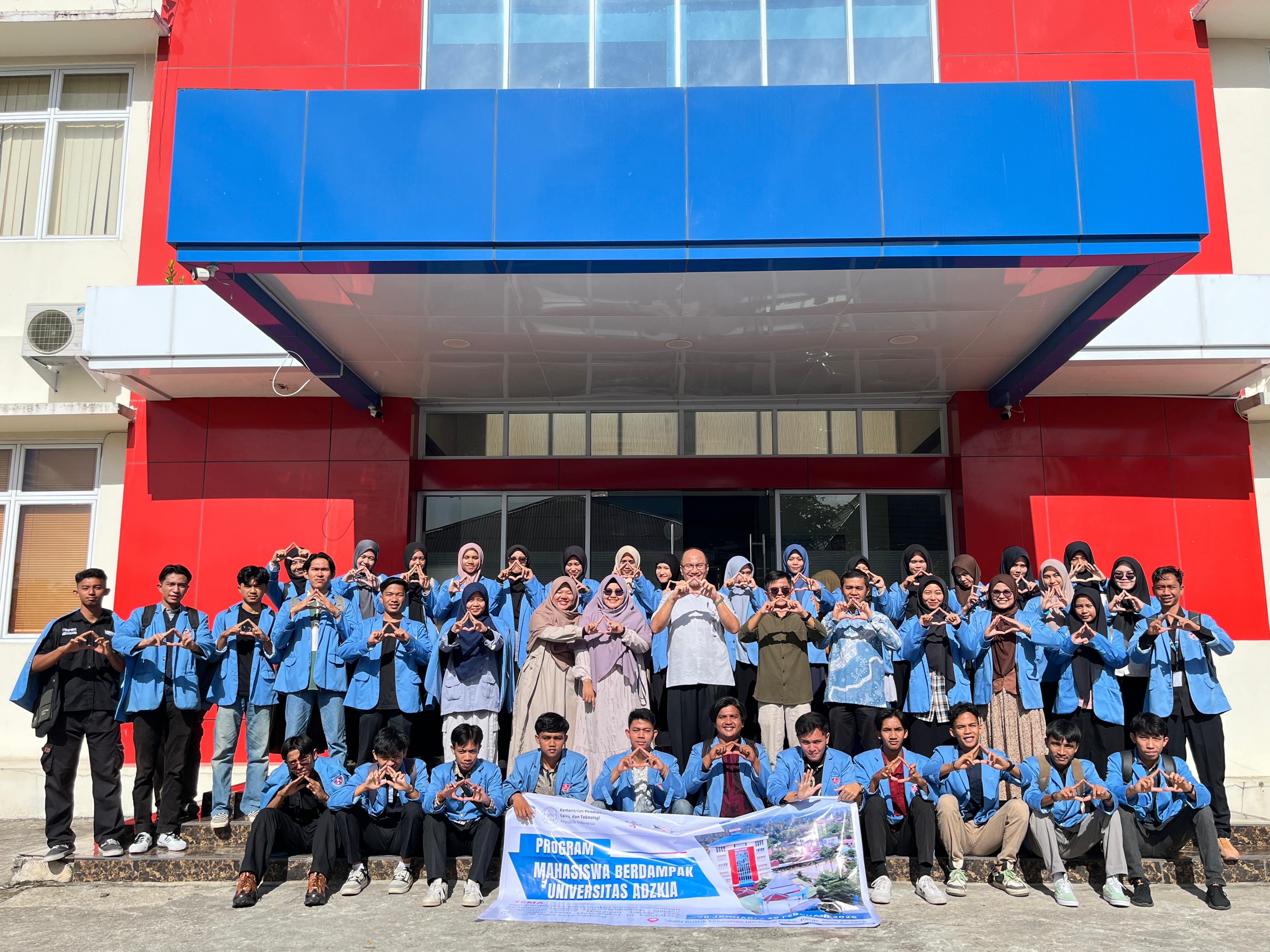 Universitas Adzkia Terjunkan 50 lebih Mahasiswa untuk Pemulihan Pasca Bencana di Batu Busuk, Padang